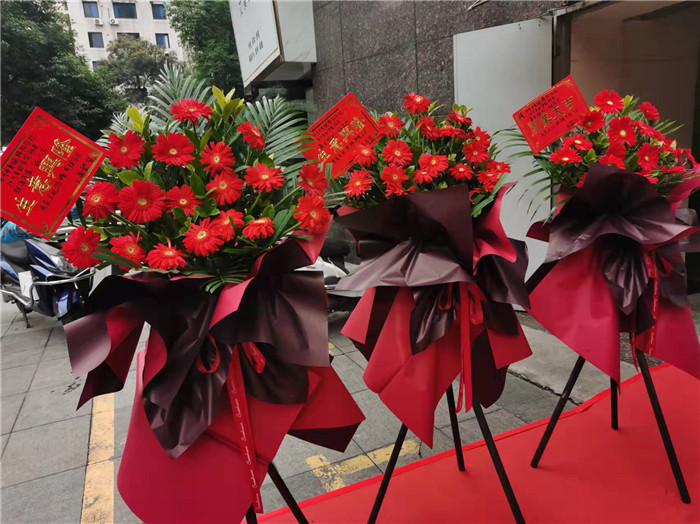 四川中青旅綿陽分社、綿陽市中旅假日旅行社、綿陽自來文化傳播有限公司24H自助售貨服務(wù)盛大開業(yè)